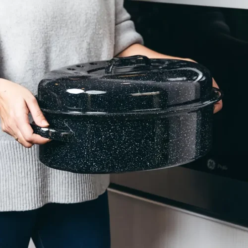 ff2b821a-5a10-4e93-9b5f-470cae86faac Black Speckled Enamel Oval Baking Pan with Lid